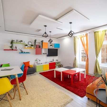 Old Town Colorful Two-Bedroom Apartment サラエヴォ エクステリア 写真