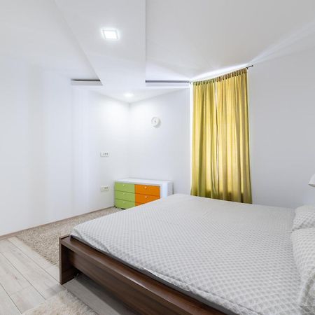 Old Town Colorful Two-Bedroom Apartment サラエヴォ エクステリア 写真